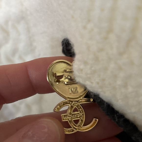 Not 🛑Chanel Women's Cream Sweater with Black Accents fashion - Picture 3 of 6